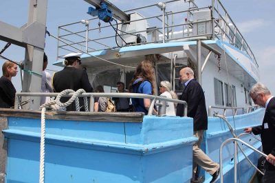 NOAA Administrator Richard Spinrad, center, steps onto the Project Oceanology vessel ahead of CT Sea Grant Director Sylvain De Guise for the tour of CT NERR properties.